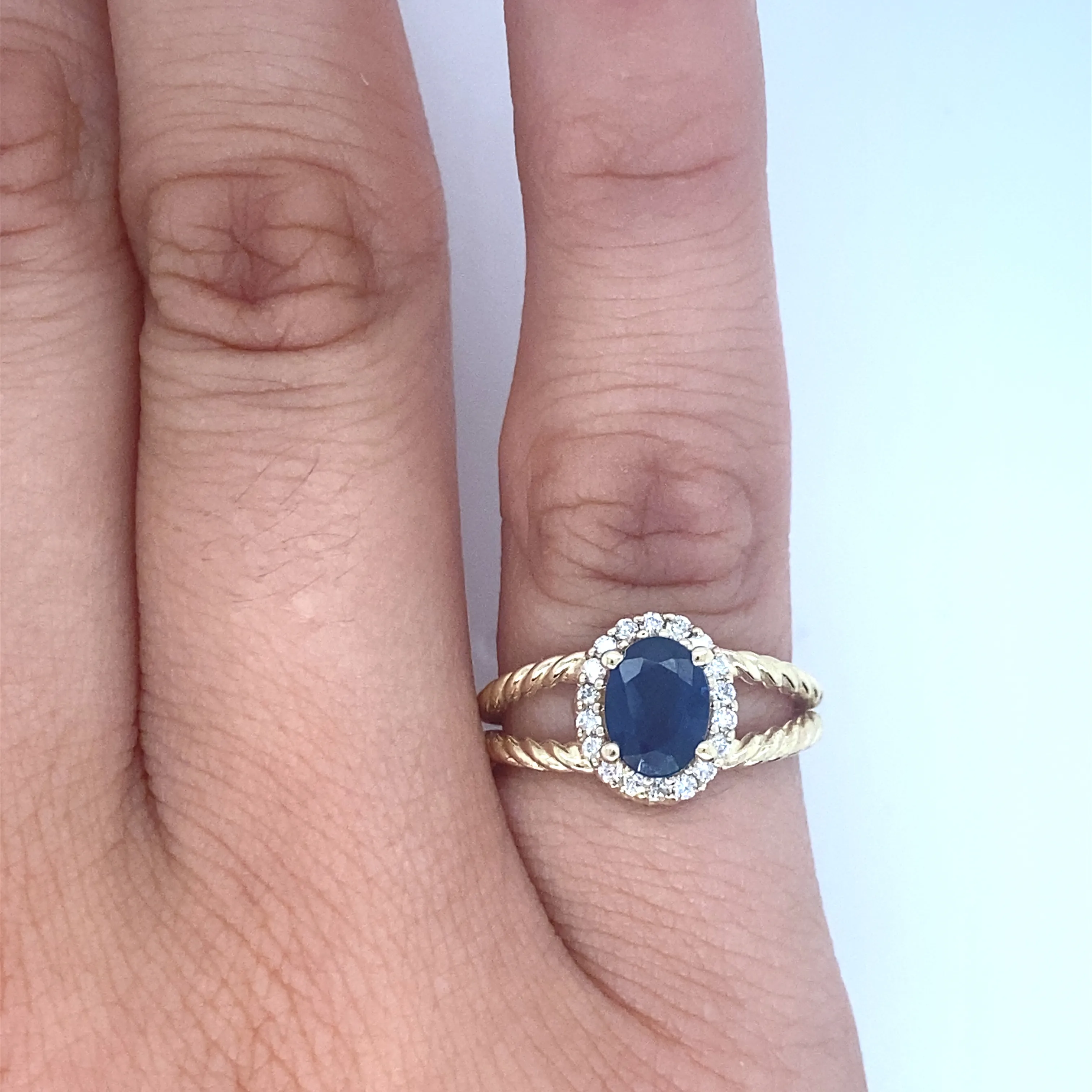 1.40 Carat Natural Sapphire & Diamond Oval Ring 14K Yellow Gold
