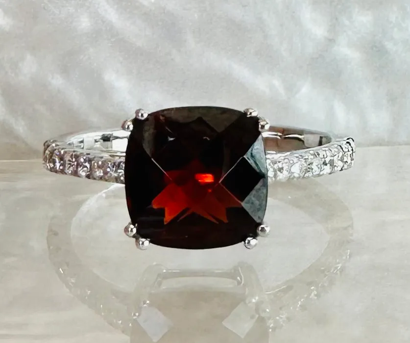 14k Garnet and Diamond Ring