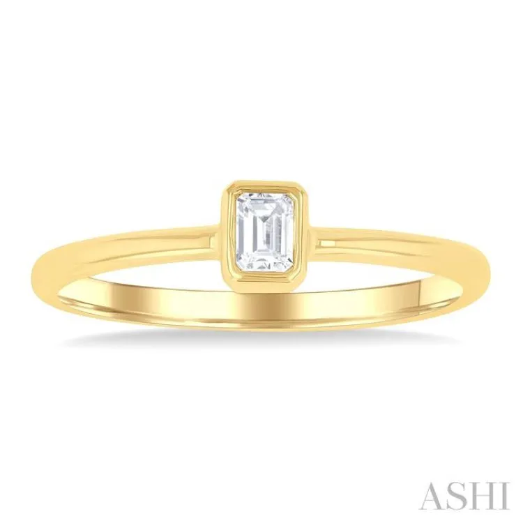1/6 ctw Petite Bezel Set Emerald Cut Diamond Fashion Ring in 10K Yellow Gold