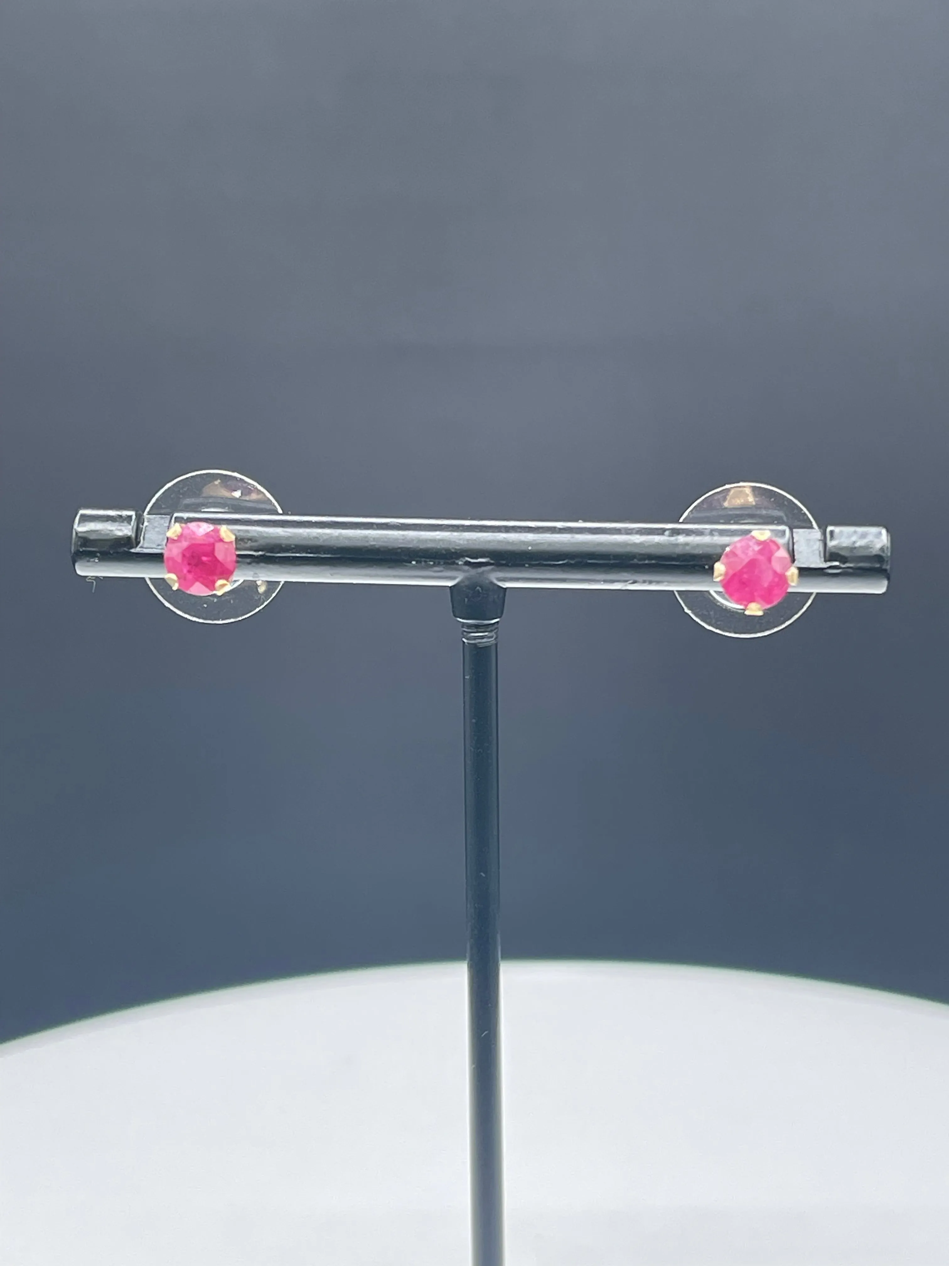 1.65 Carat Natural Ruby 14k Yellow Gold Stud Earrings