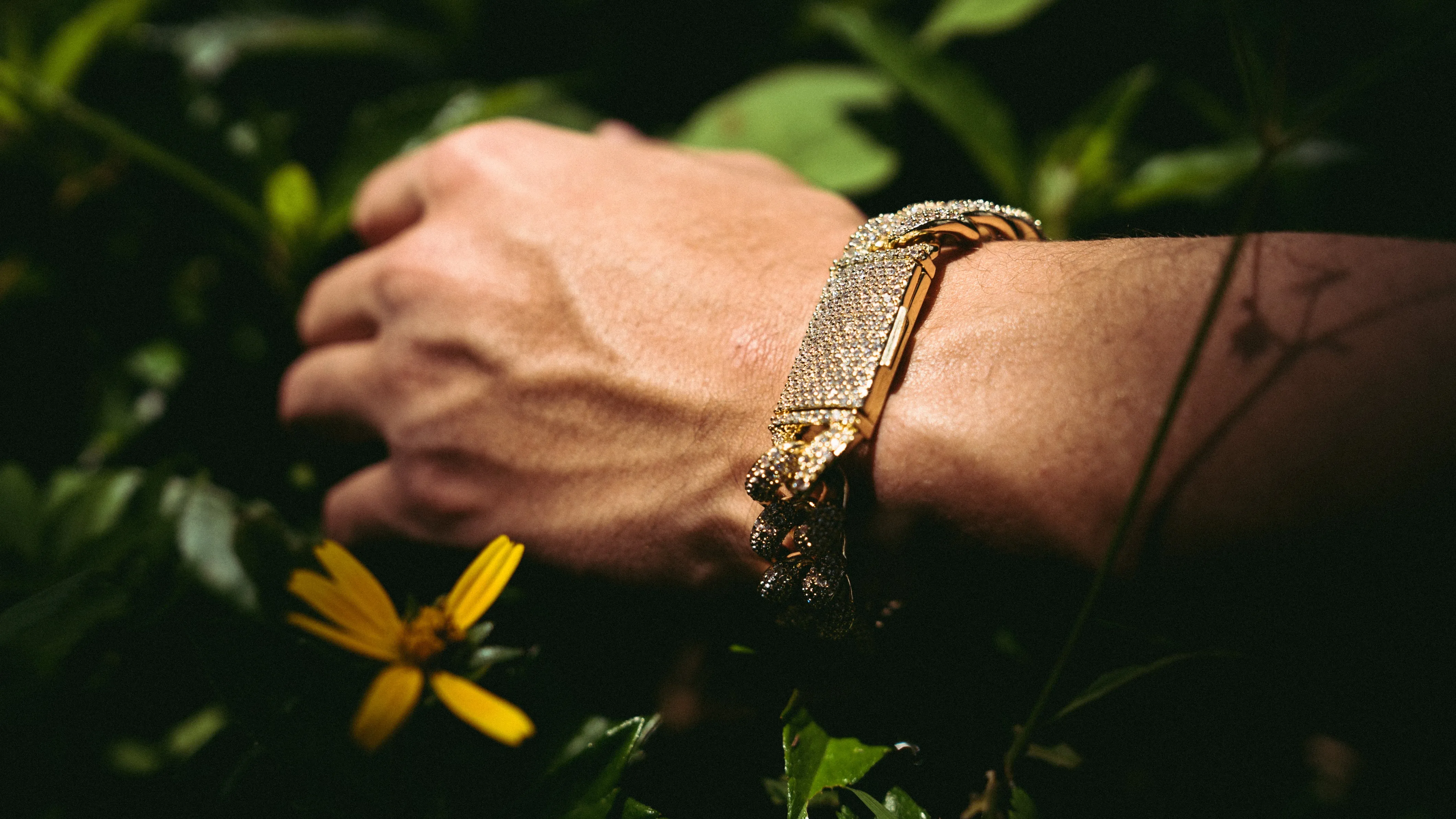 16MM Cuban Link Bracelet Bust Down In Yellow Gold