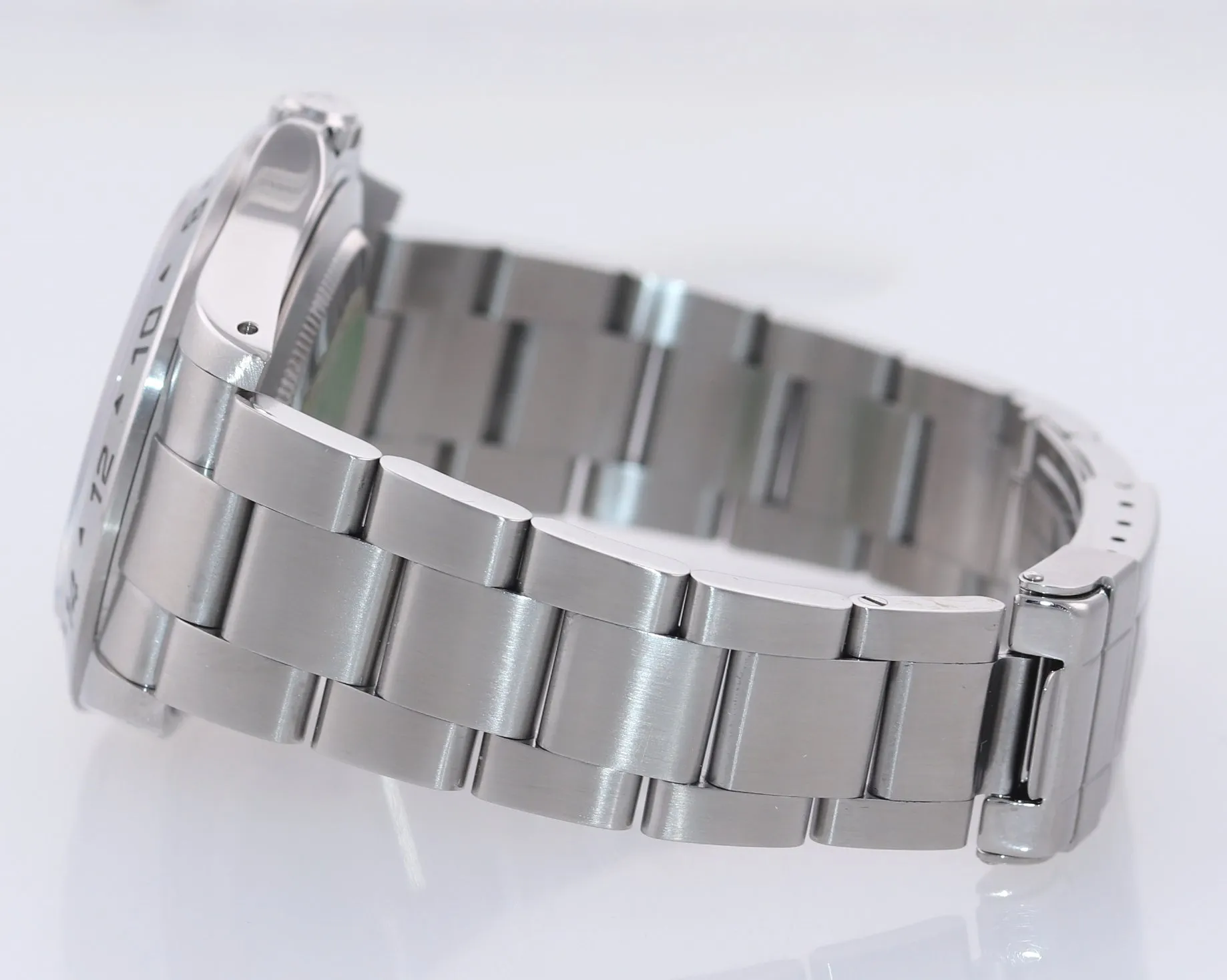 2001 UNPOLISHED Rolex Explorer 2 16570 Steel White Polar 40mm Watch Box