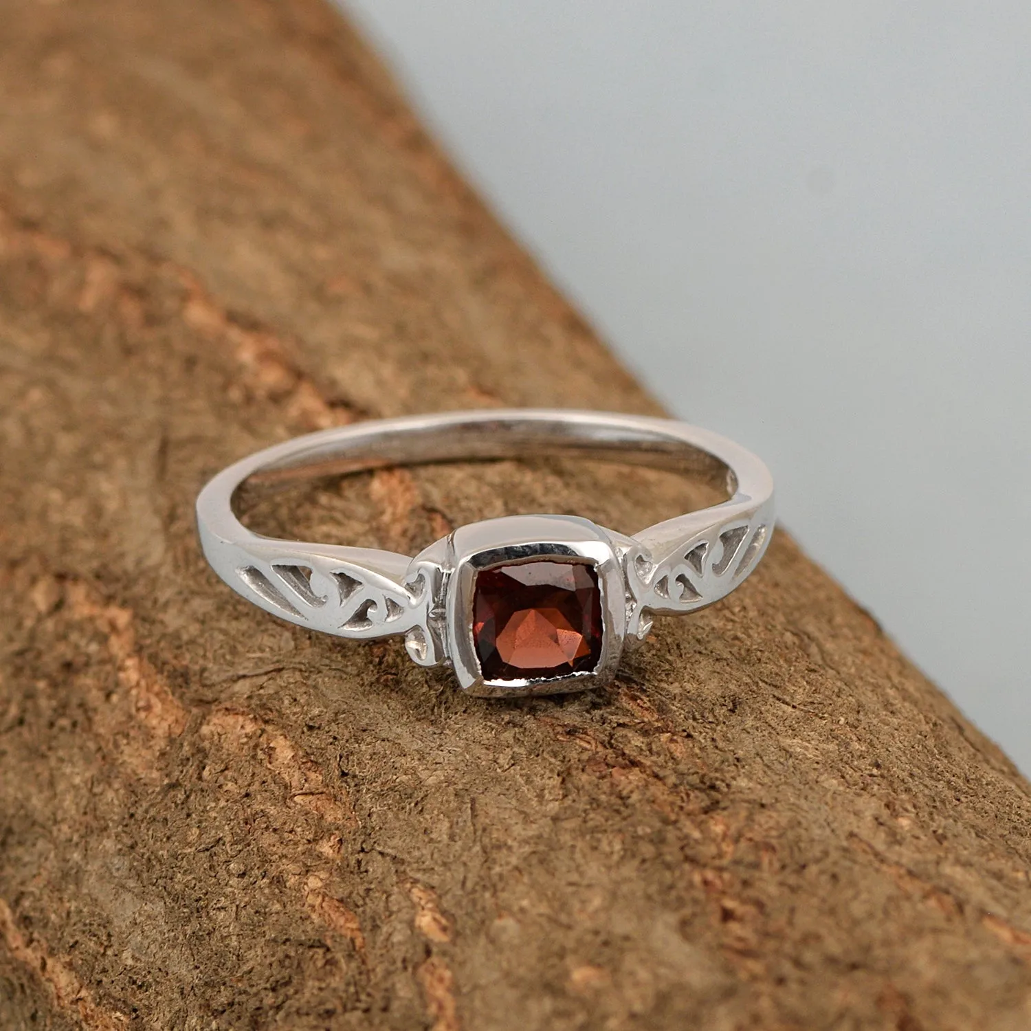 Cushion 0.65 Ctw Garnet Gemstone 925 Sterling Silver Women Cluster Ring