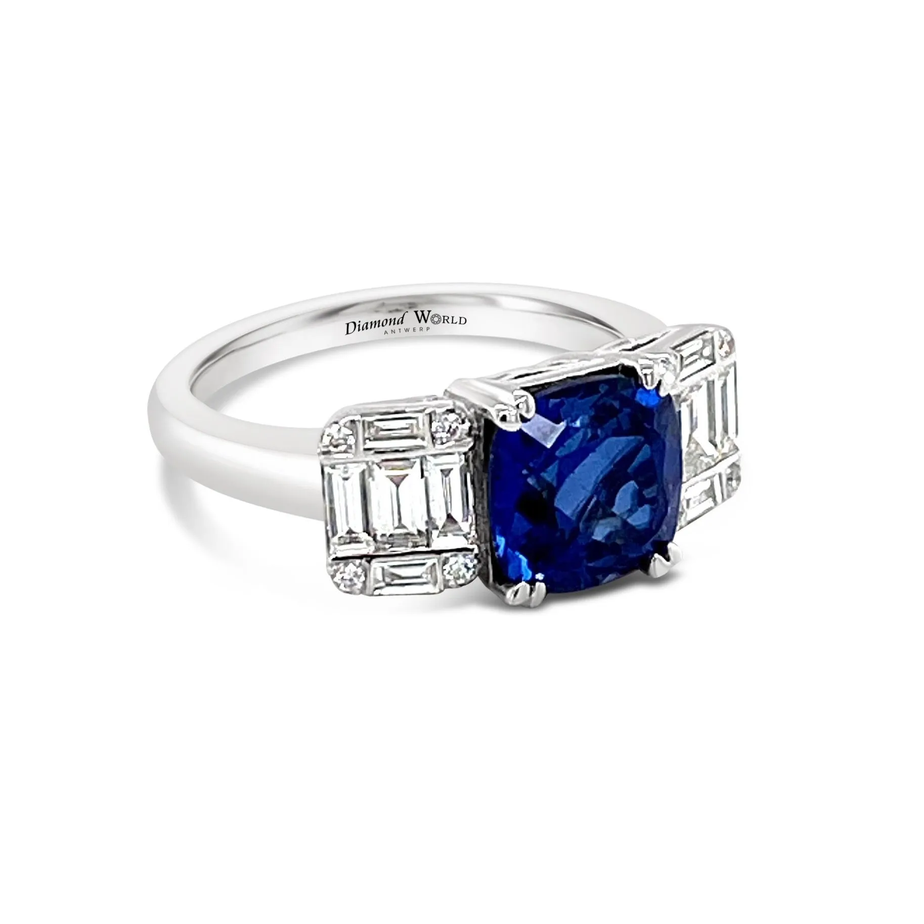 Cushion cut Sapphire & Diamonds "jennifer" Ring
