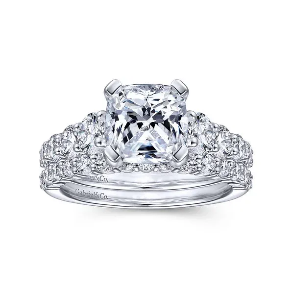 Cushion Cut Straight Style Engagement Ring Mounting