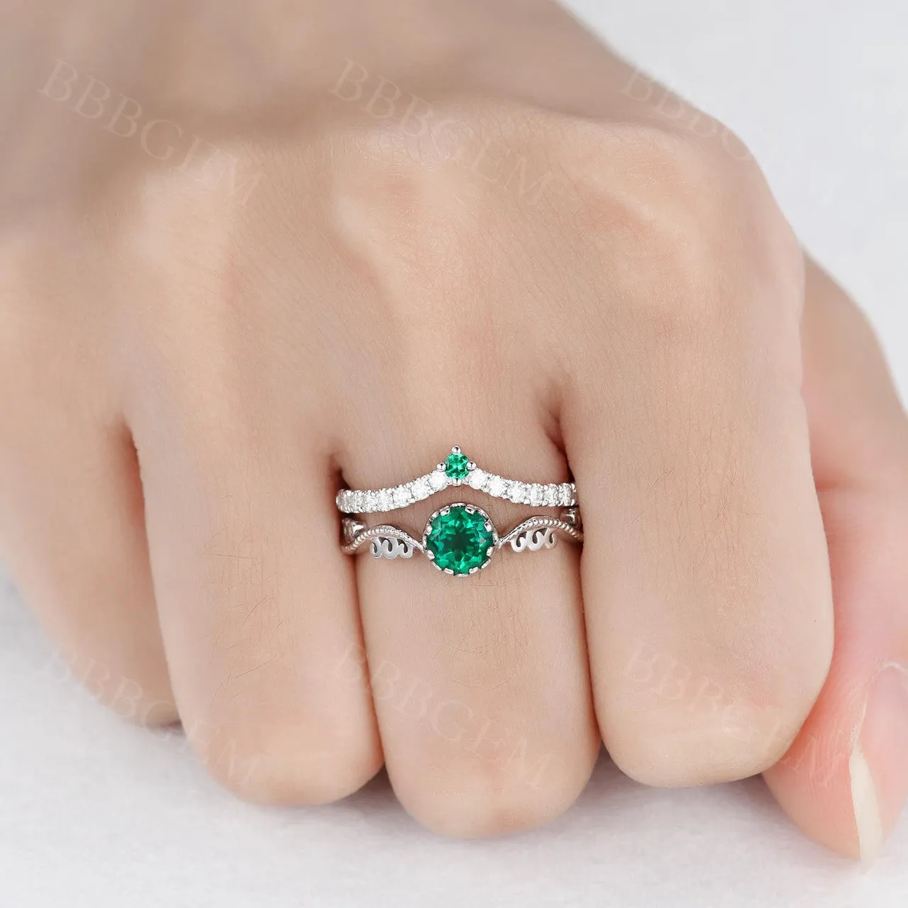 Dainty 5mm Round Cut Emerald Engagement Ring Curved Moissanite/CZ Emerald Matching Band In White Gold