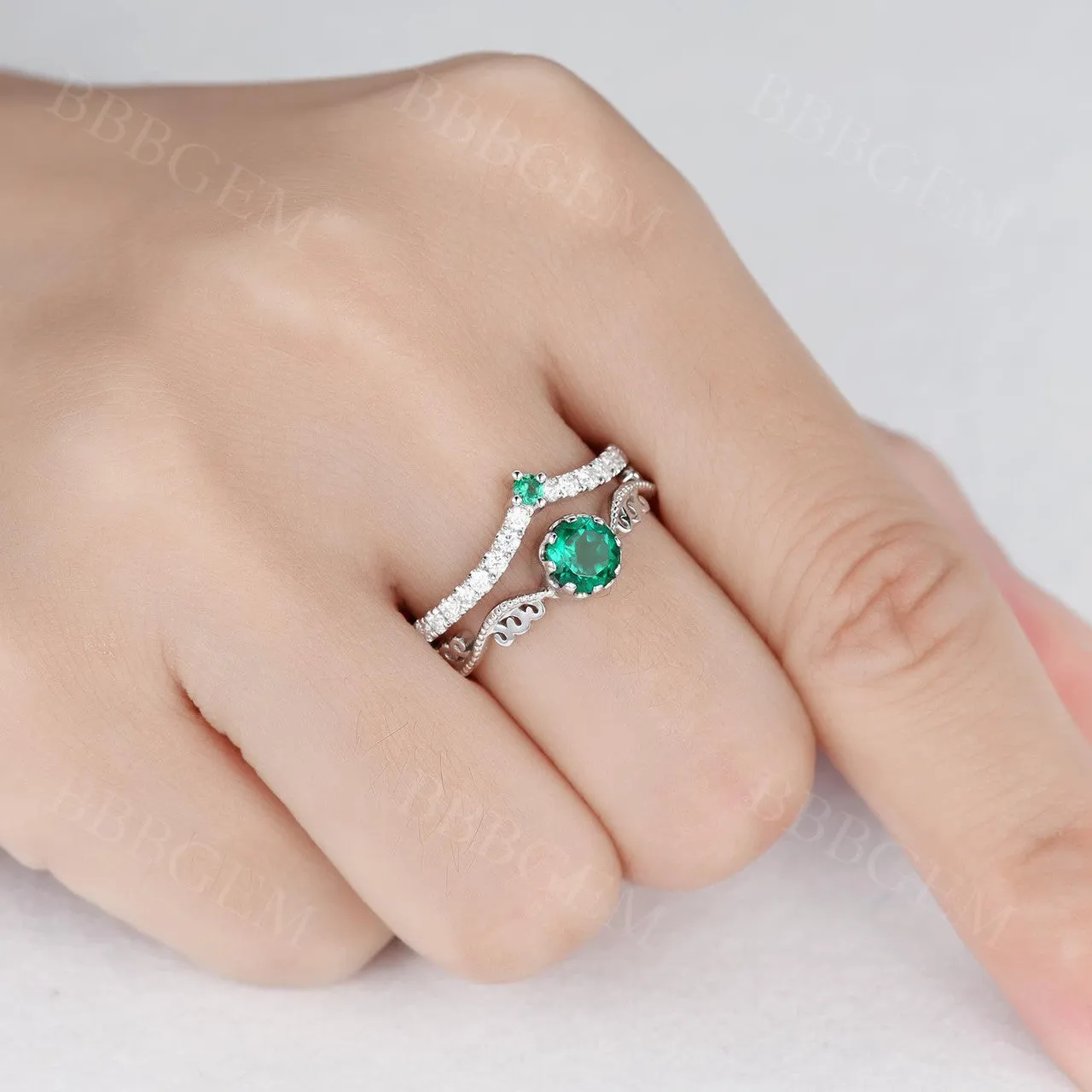 Dainty 5mm Round Cut Emerald Engagement Ring Curved Moissanite/CZ Emerald Matching Band In White Gold