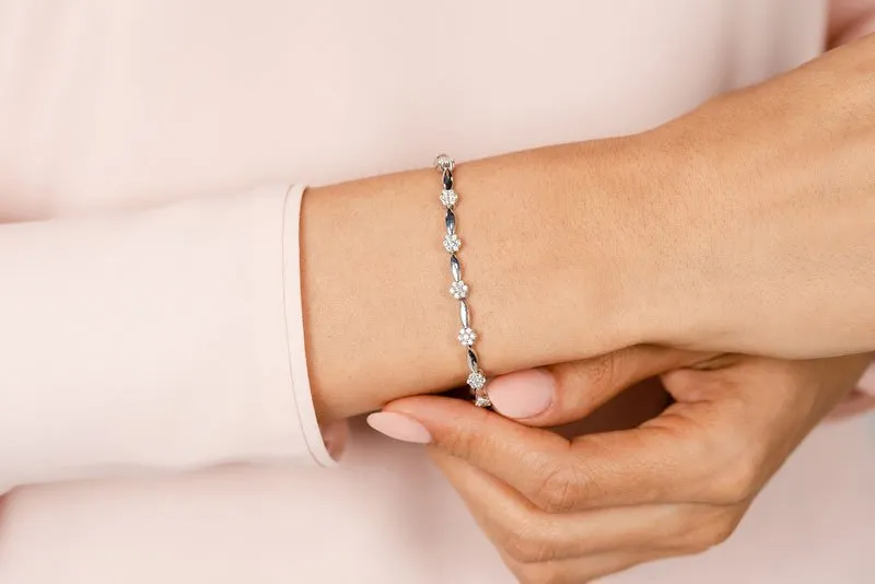 Diamond Cluster Link Bracelet In Diamond with 1.50 ct.(finished) 1.3mm, 1.7mm