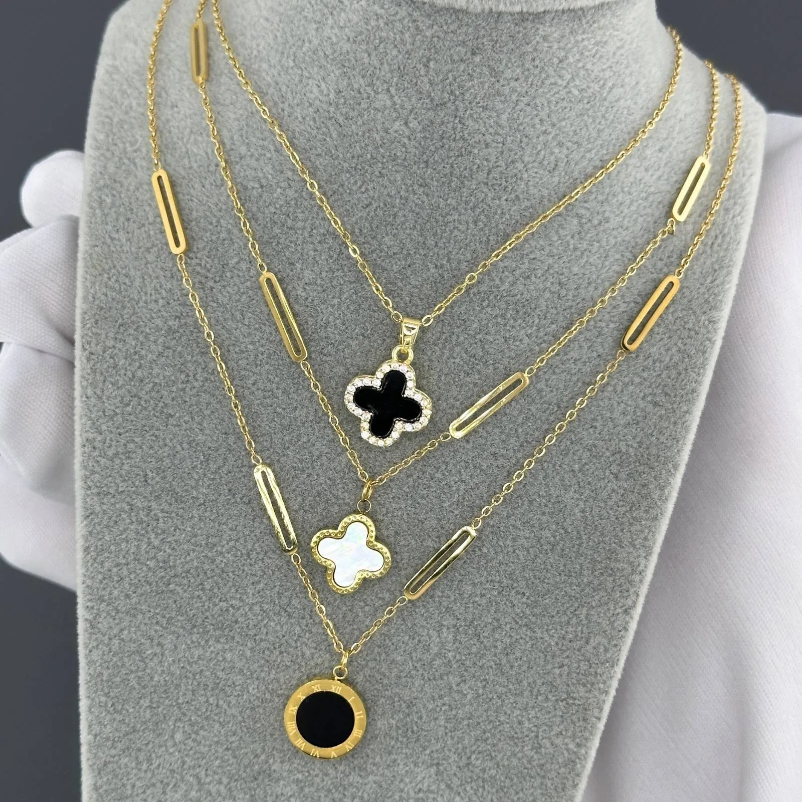 Elegant Chain Necklace in 18K Gold Plated Steel