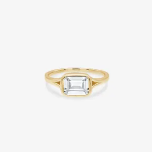 EMERALD BAGUETTE BEZEL RING