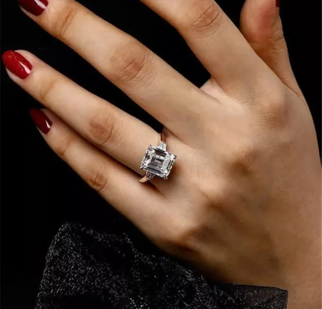 Emerald Cubic Zirconia Engagement Ring. 800R1337