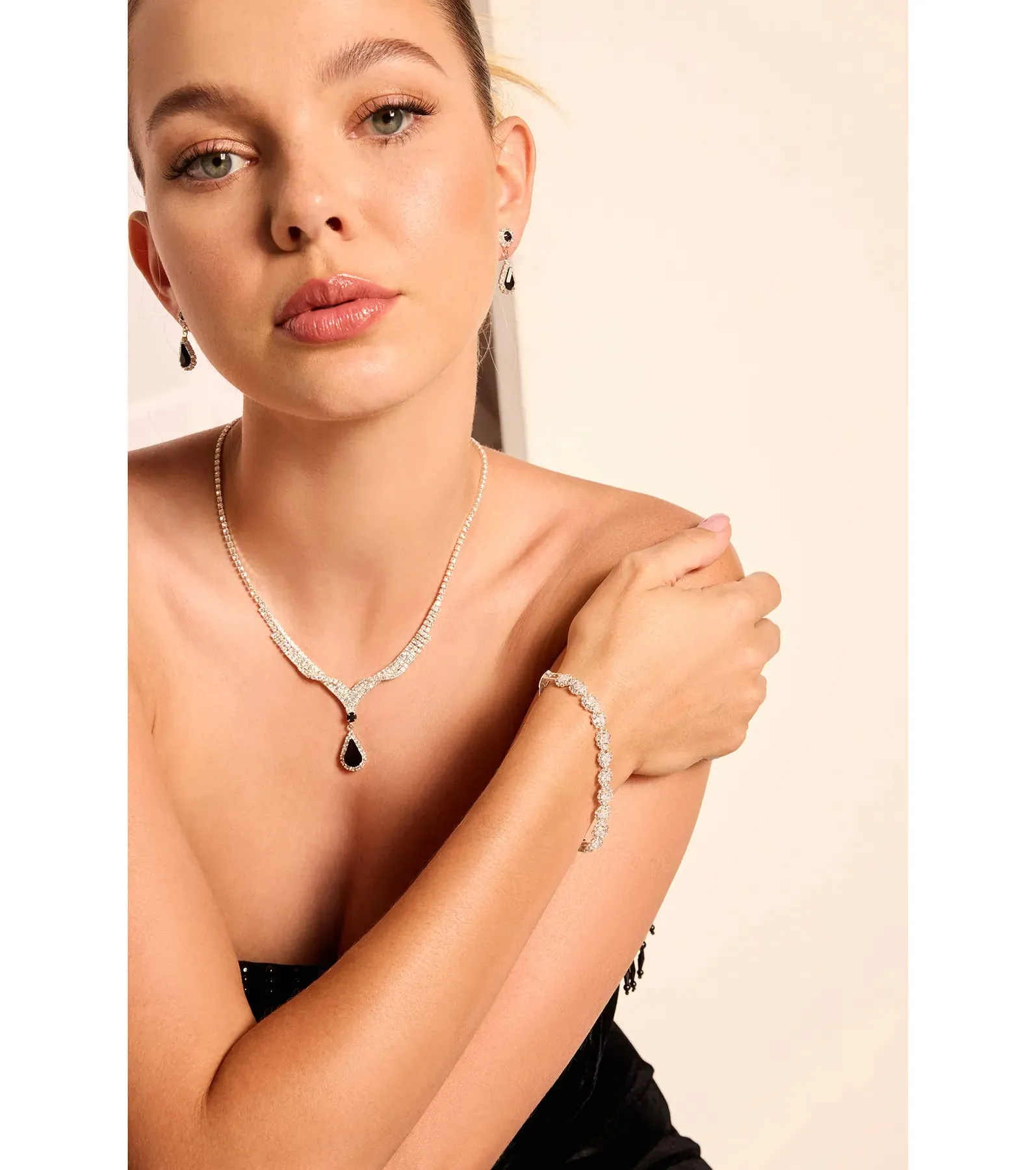 Exude Luxe Necklace And Earrings Set