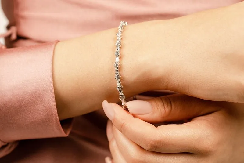 Half Bezel And Channel Set Diamond Bracelet with 4.14 ct.(finished) 3.5x2mm, 2.75mm