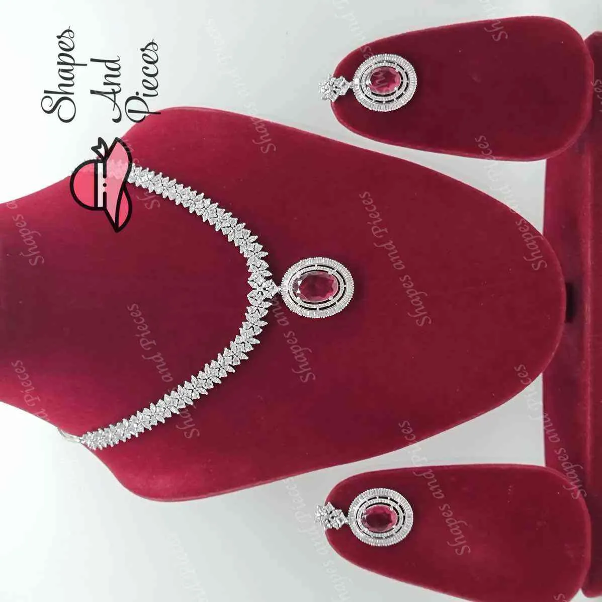 Isla Necklace Set