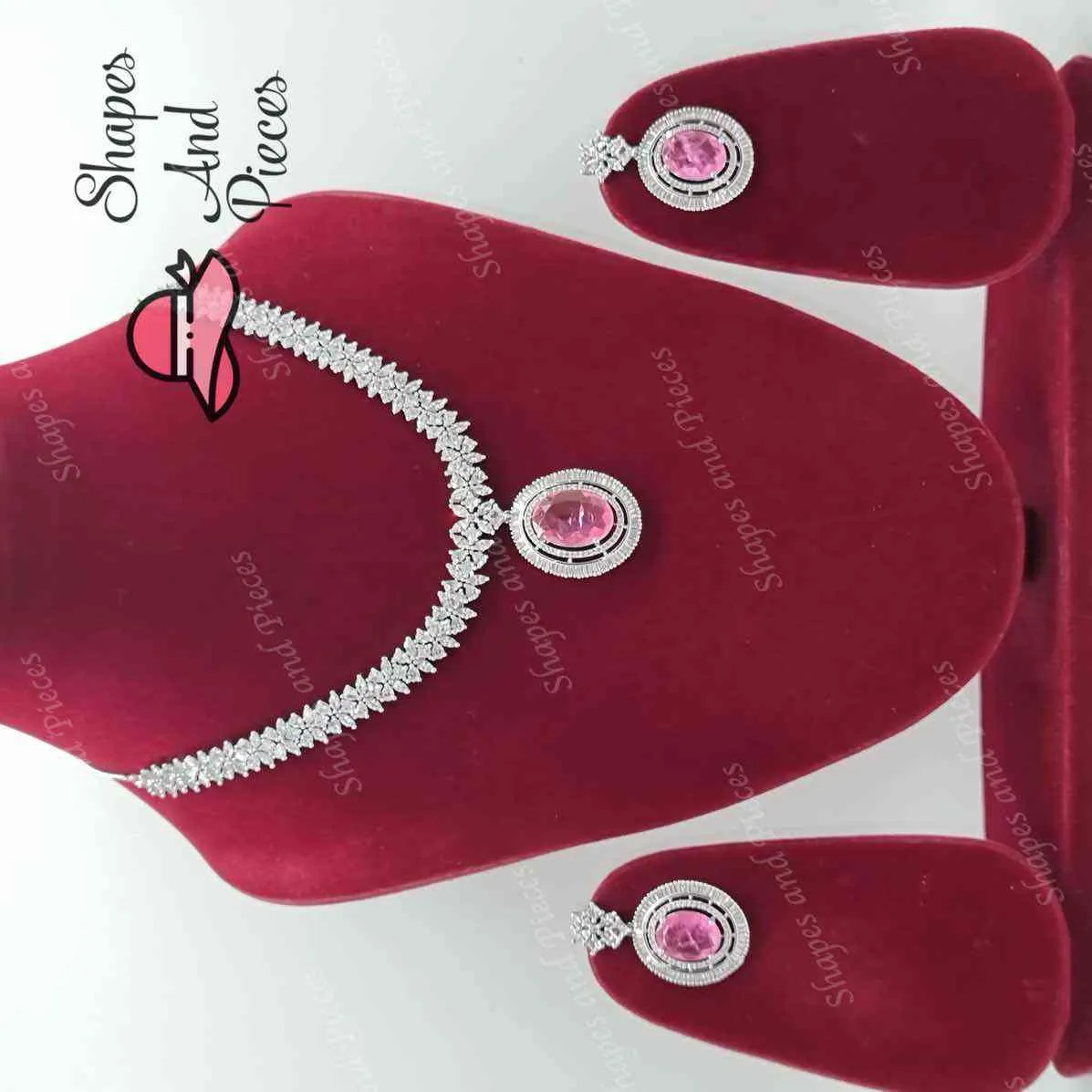 Isla Necklace Set
