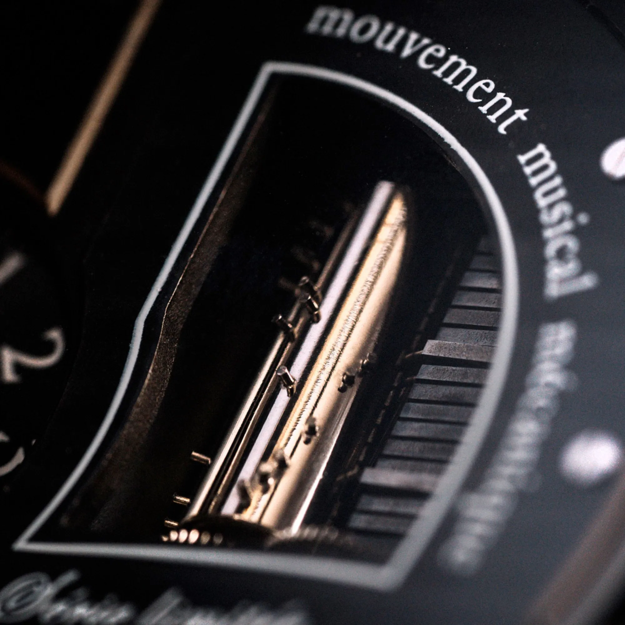 M900