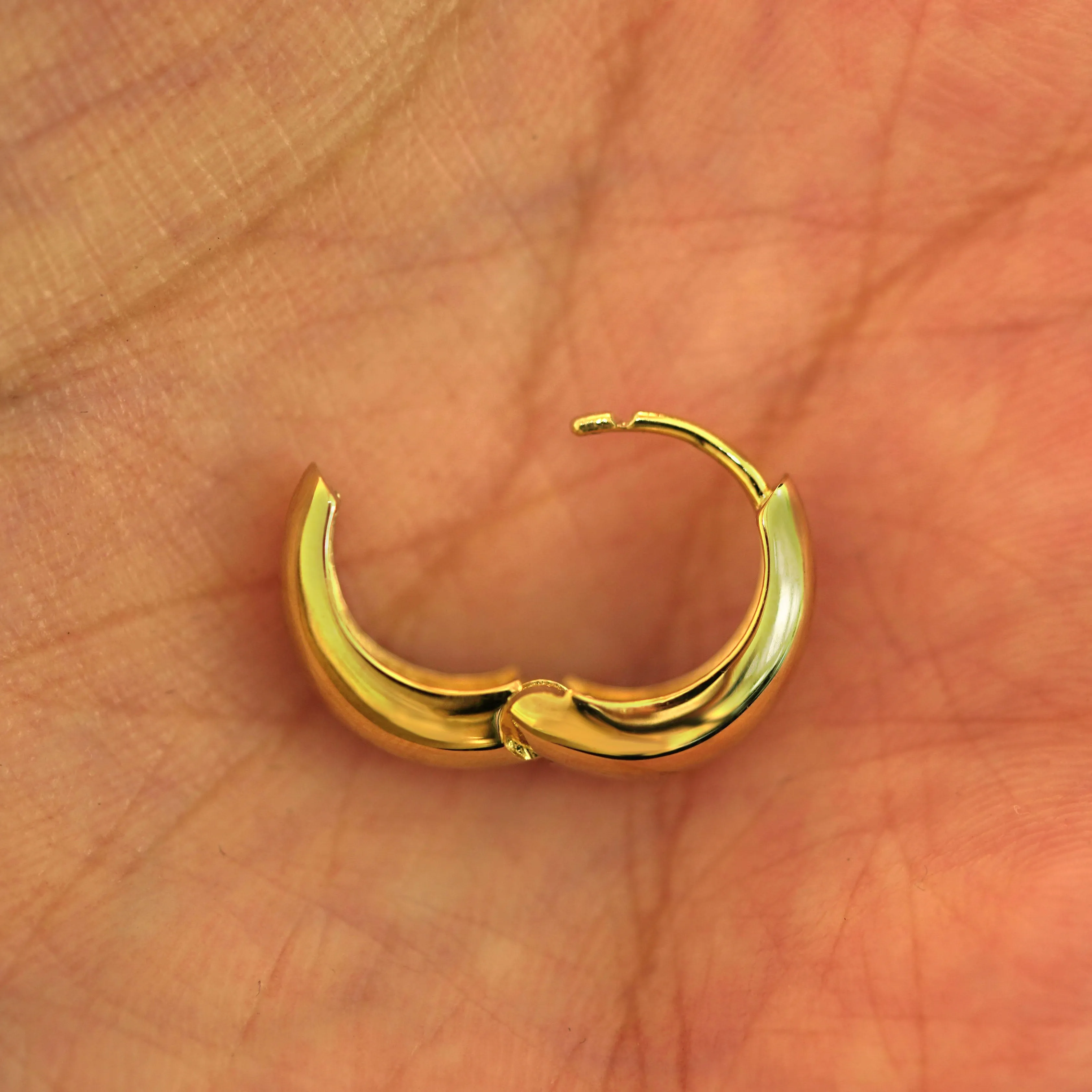 Medium Teardrop Huggie Hoops
