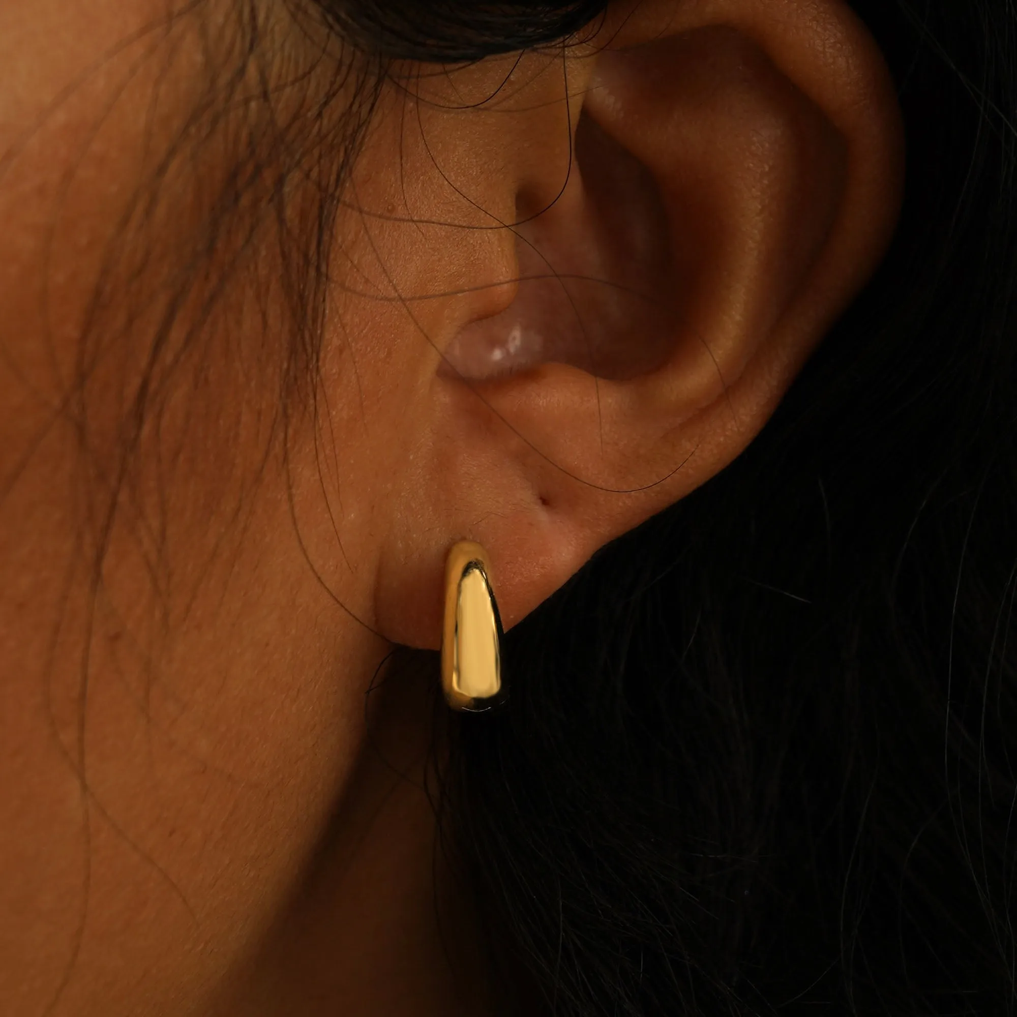 Medium Teardrop Huggie Hoops