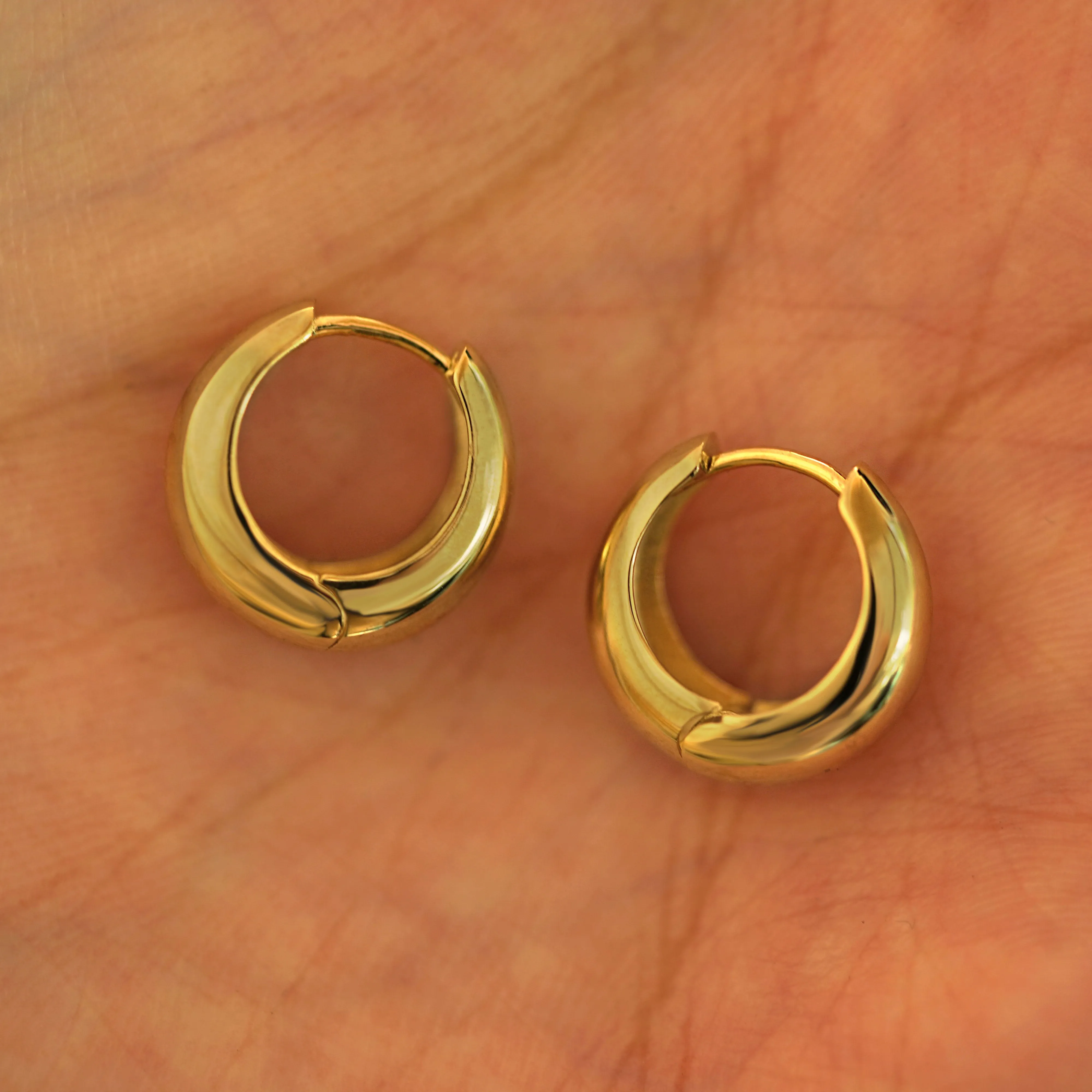 Medium Teardrop Huggie Hoops