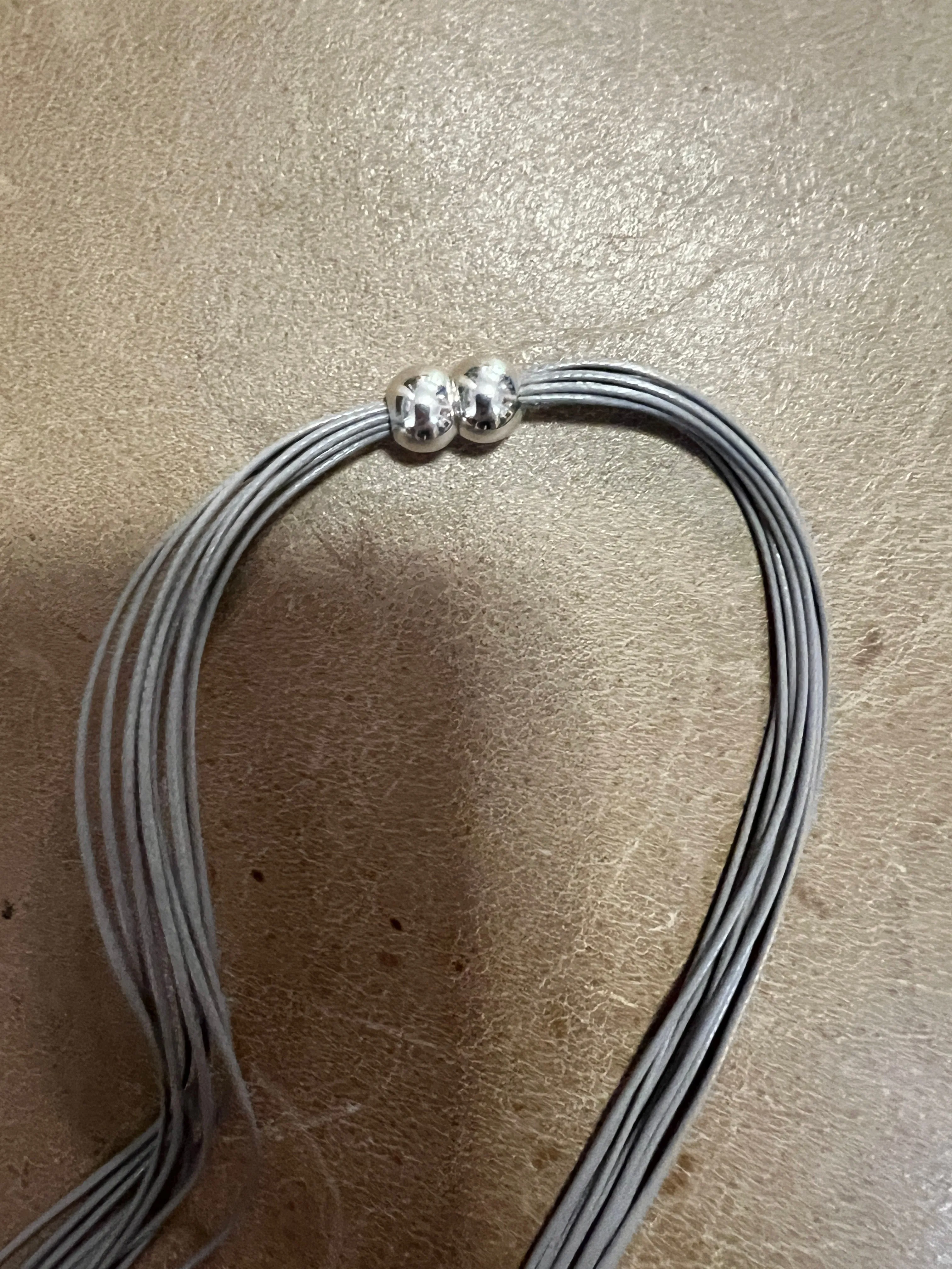 Metal Bobble short necklace magnetic closure