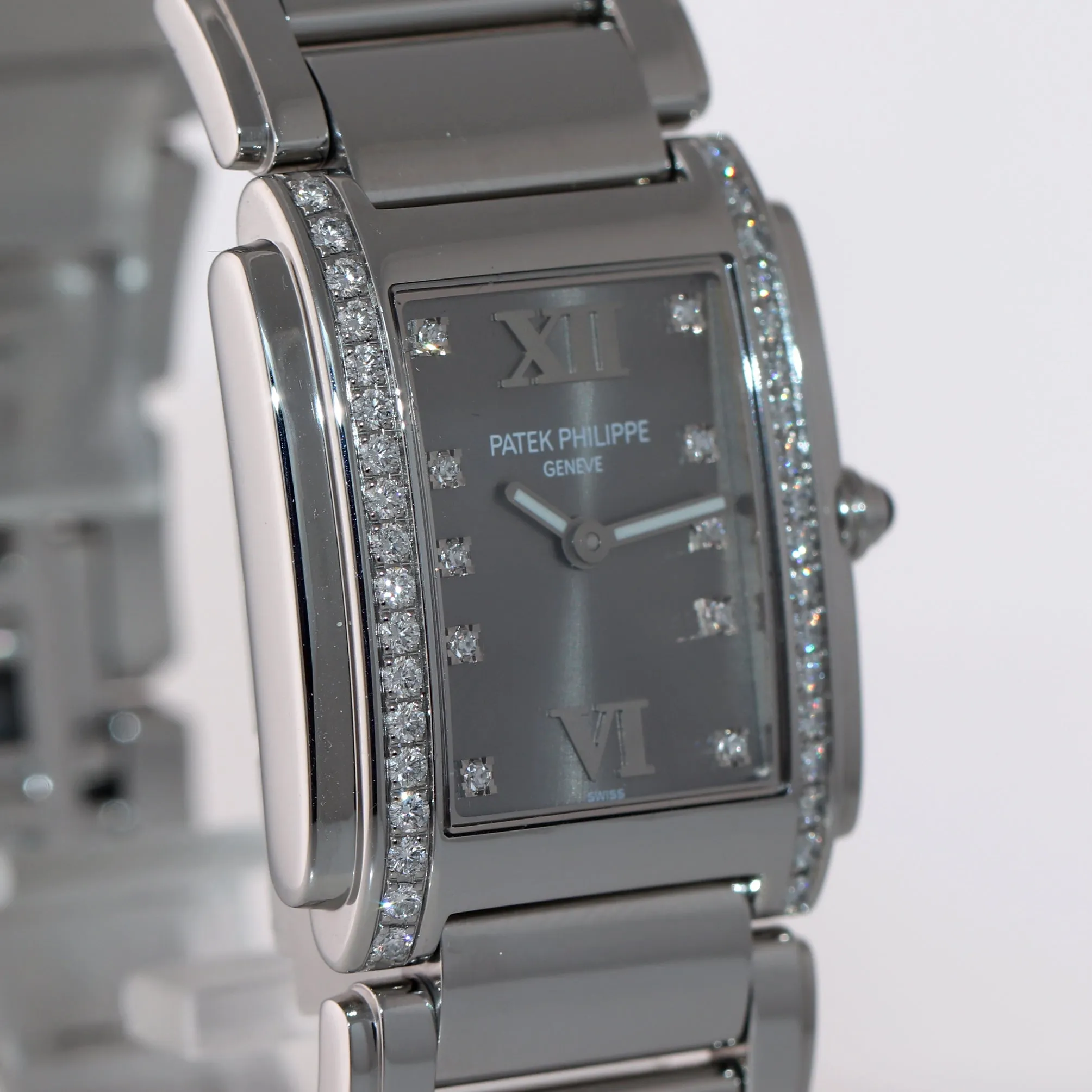 MINT Ladies Patek Philippe Twenty-4 24 Steel Gray Diamond 4910/10A-010 Watch