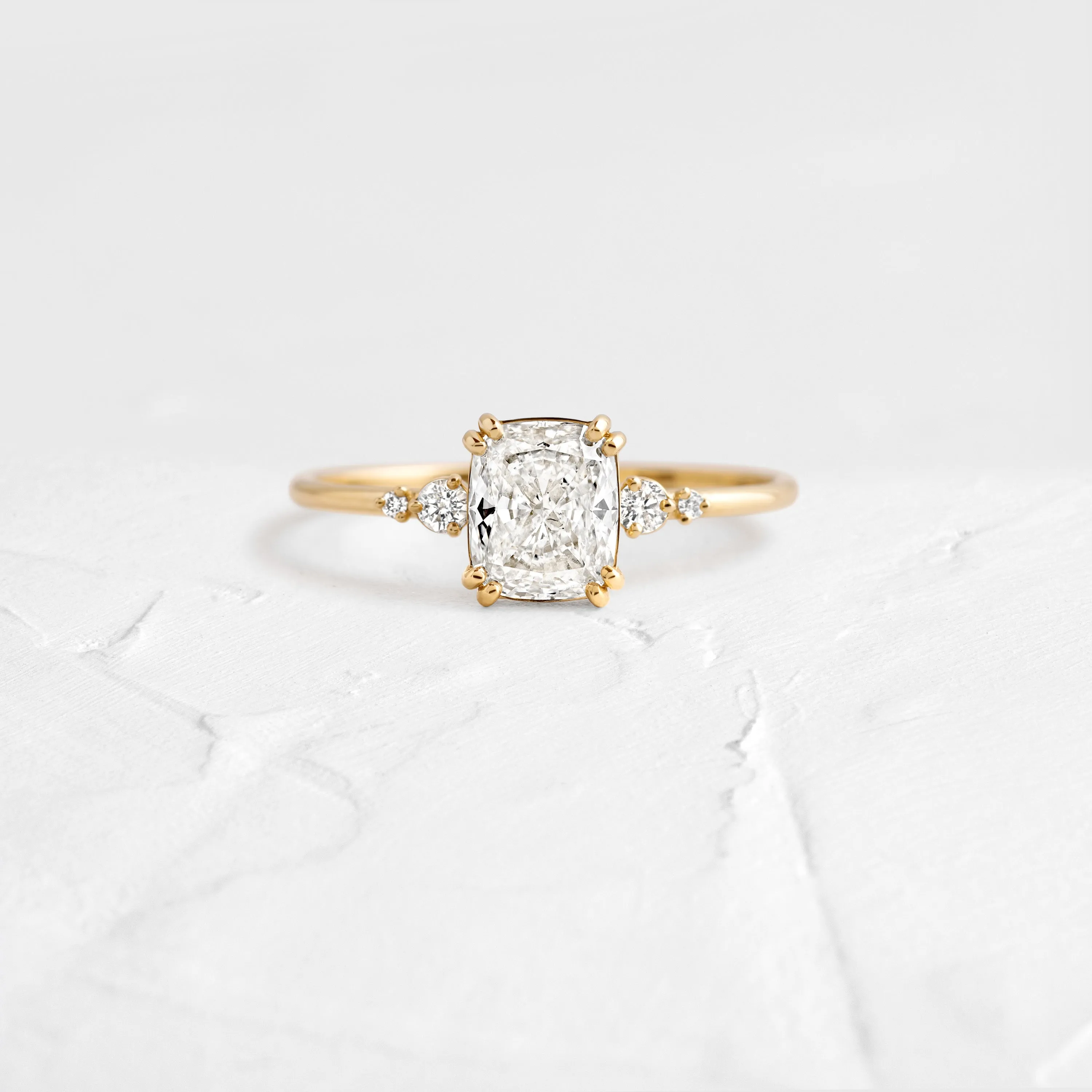 Pictorial Ring, Cushion Cut