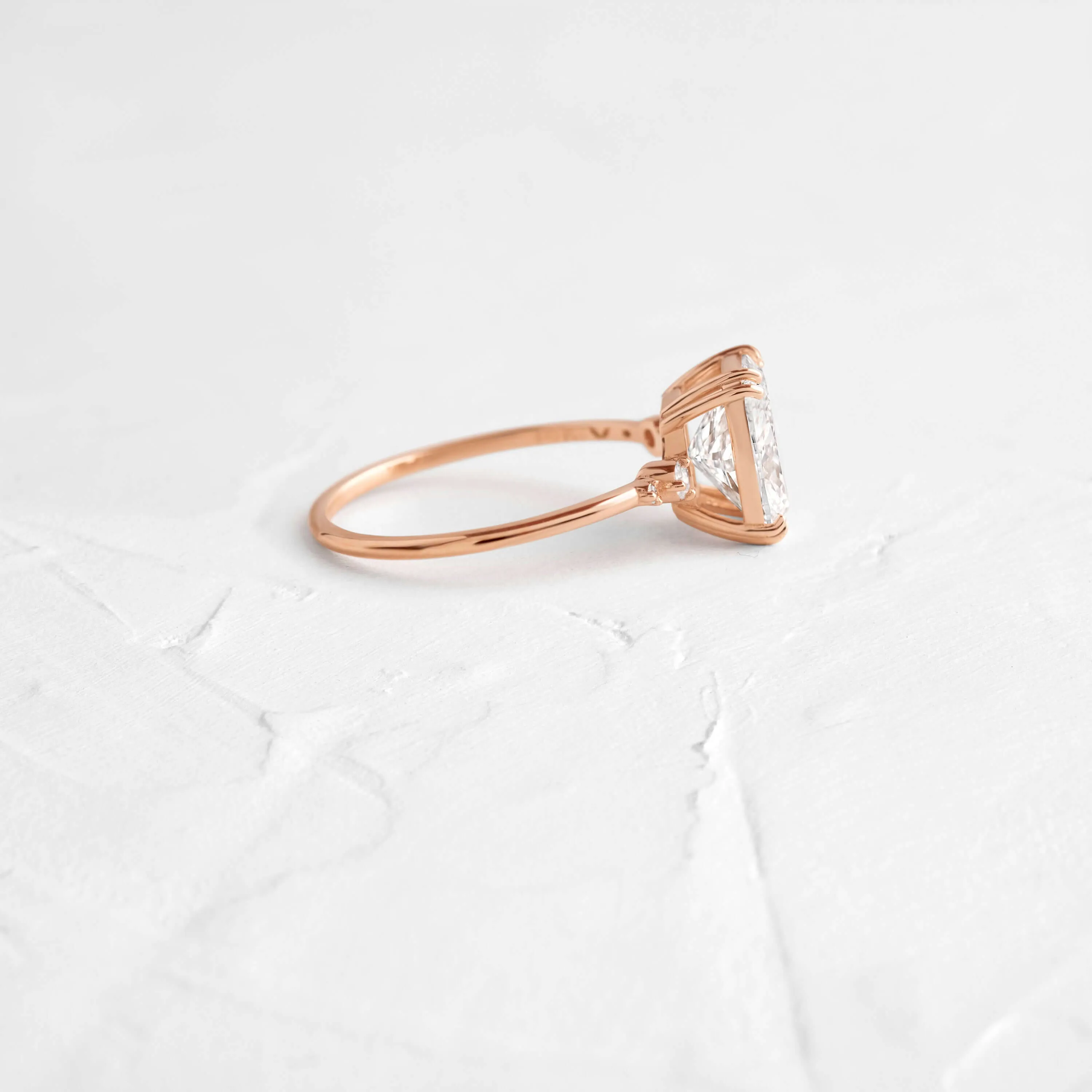 Pictorial Ring, Cushion Cut