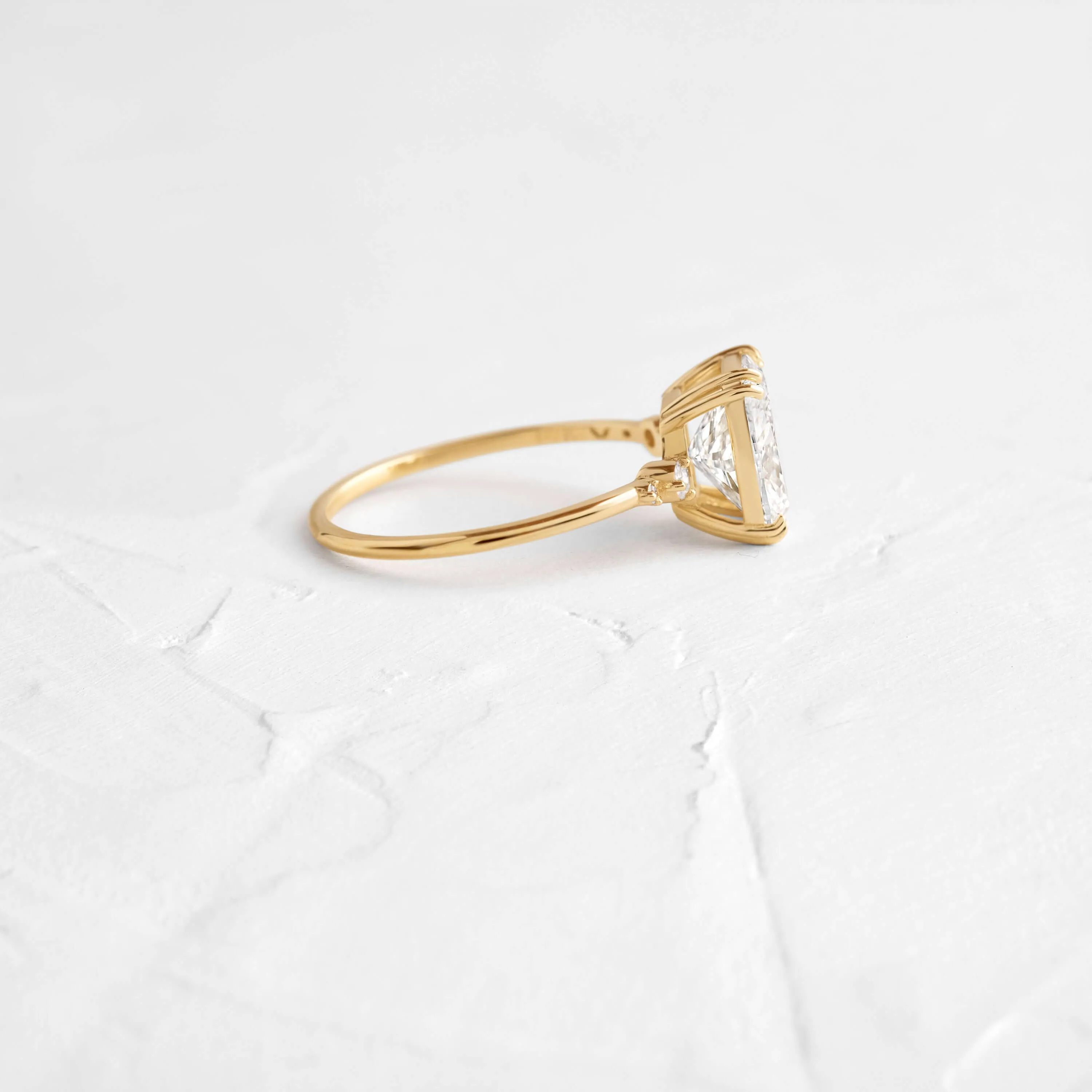 Pictorial Ring, Cushion Cut