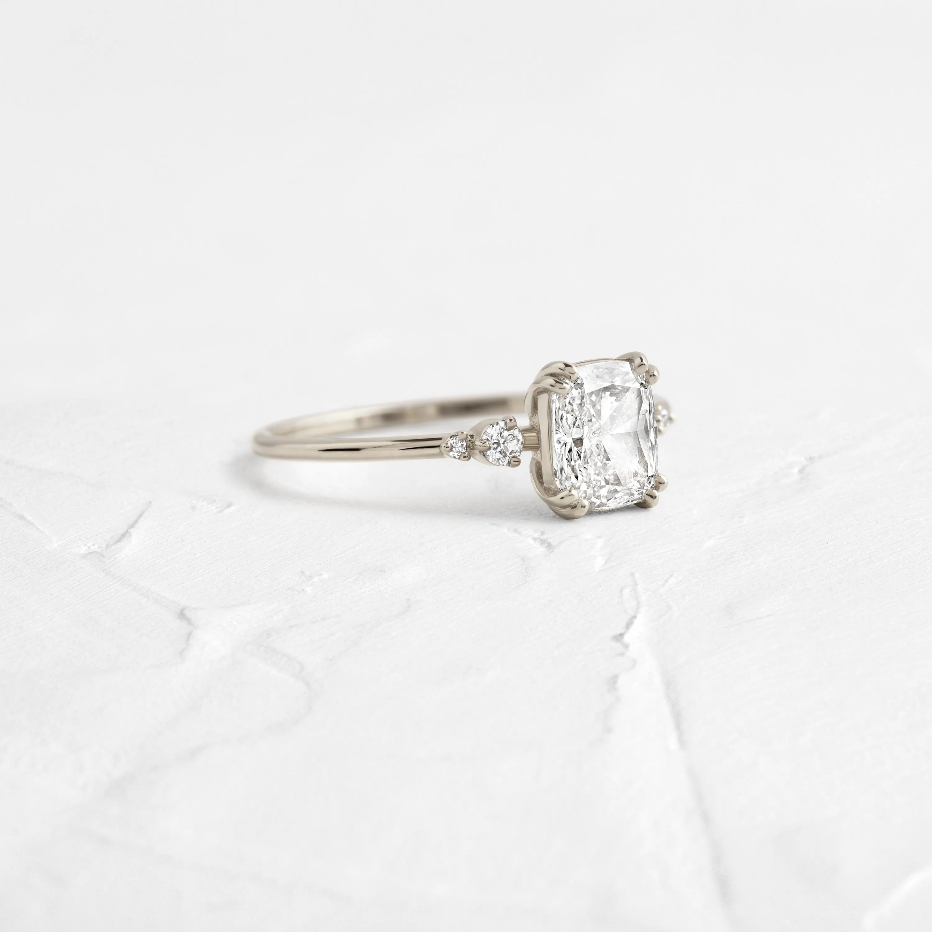 Pictorial Ring, Cushion Cut