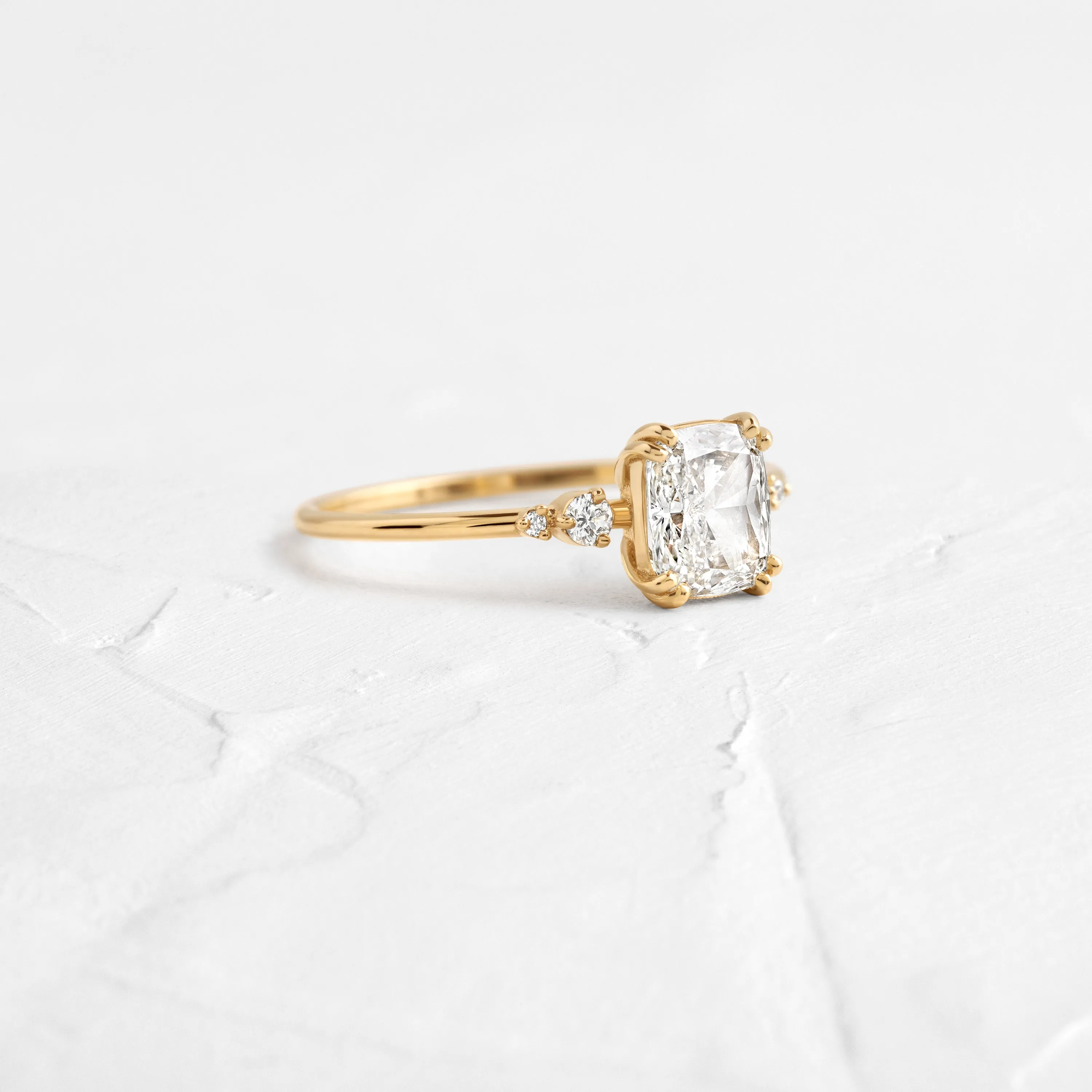 Pictorial Ring, Cushion Cut