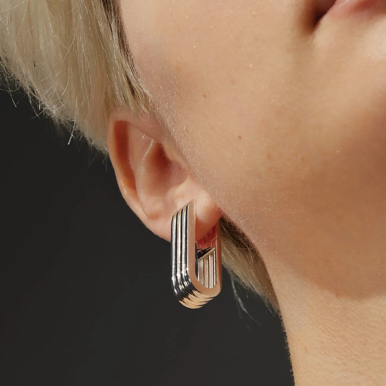 RAHNI RIBBED U-LINK EARRING