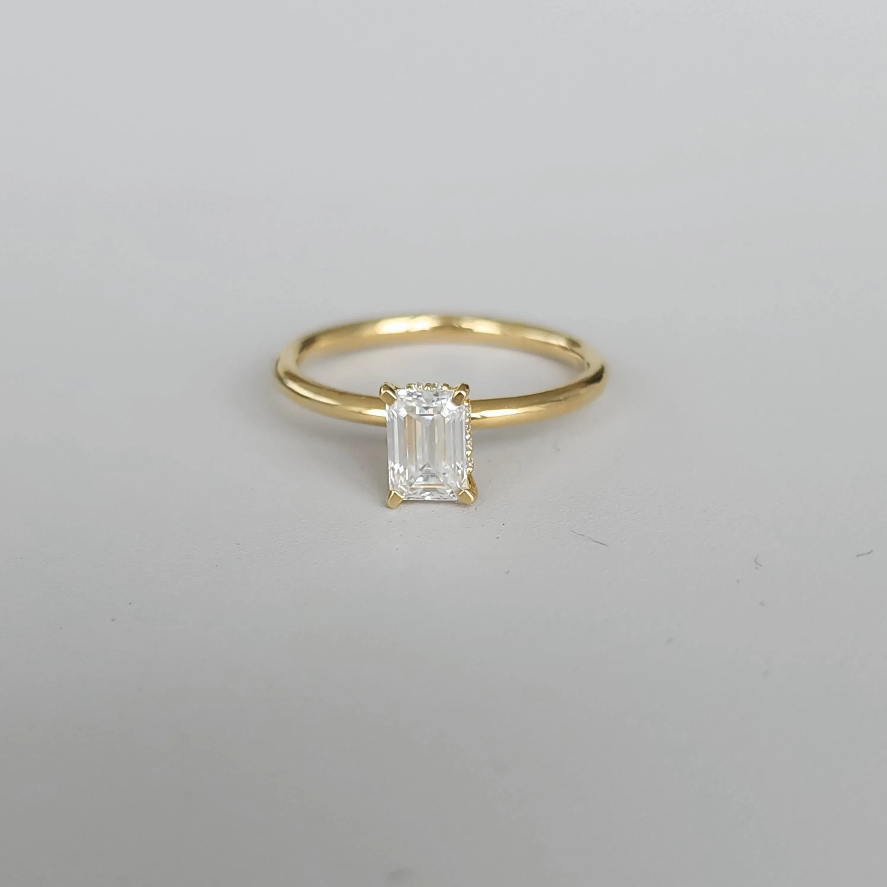 Solitario Smeraldo - 18K Gold Emerald Cut Solitaire Engagement Lab Grown Diamonds Ring
