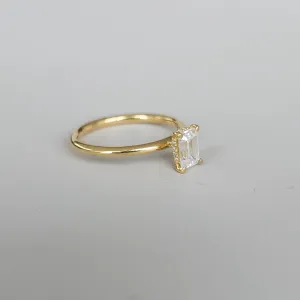 Solitario Smeraldo - 18K Gold Emerald Cut Solitaire Engagement Lab Grown Diamonds Ring