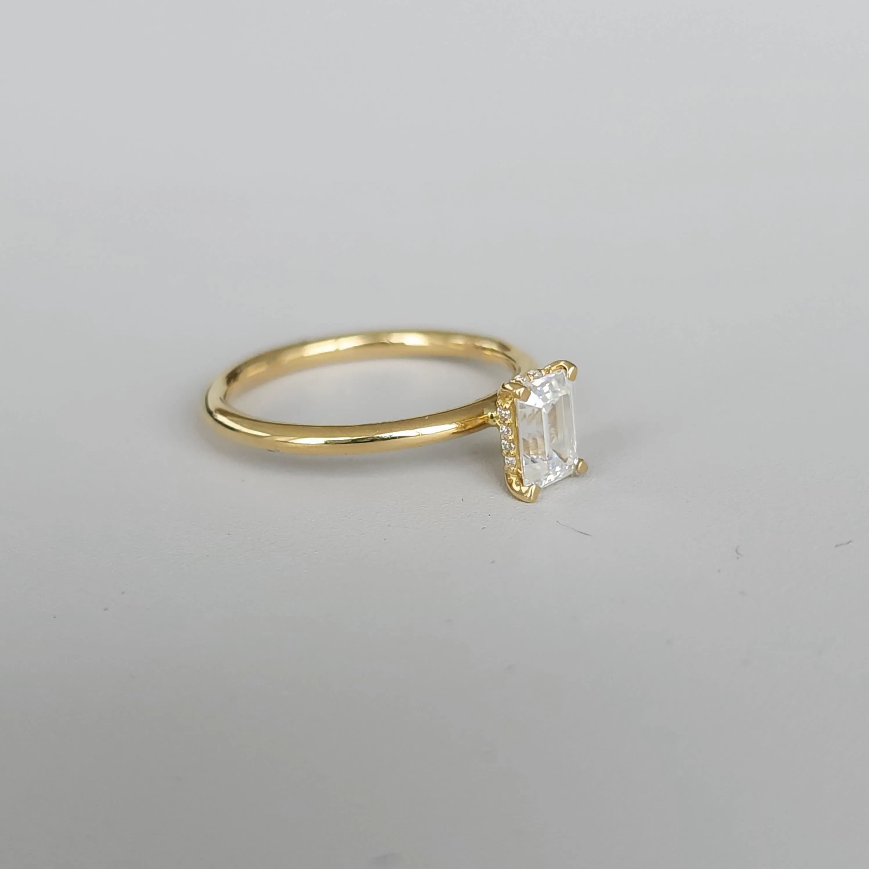 Solitario Smeraldo - 18K Gold Emerald Cut Solitaire Engagement Lab Grown Diamonds Ring