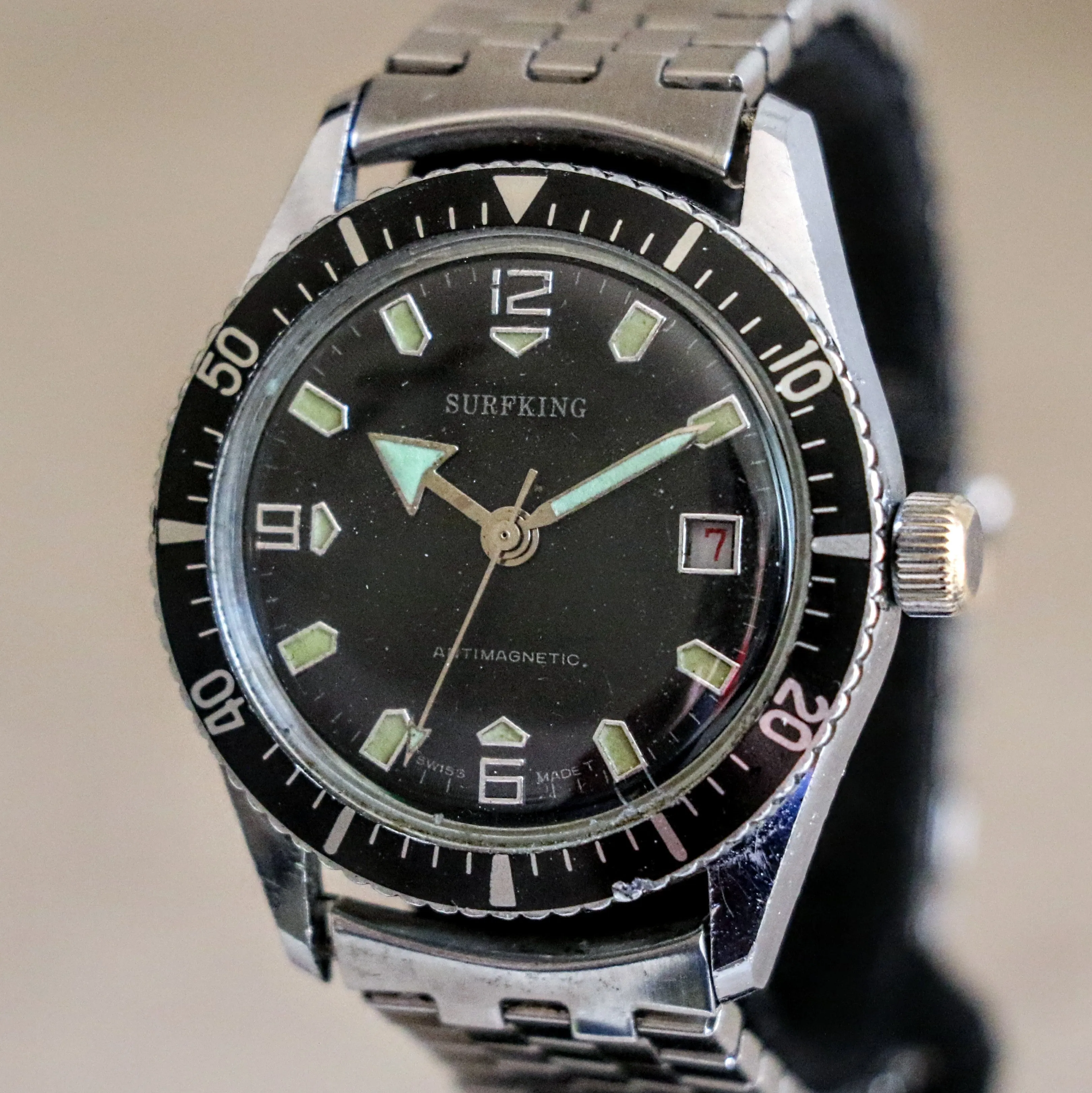 SURFKING Diver Wristwatch by WELSBRO Watch Co. Date Indicator Swiss Made Watch