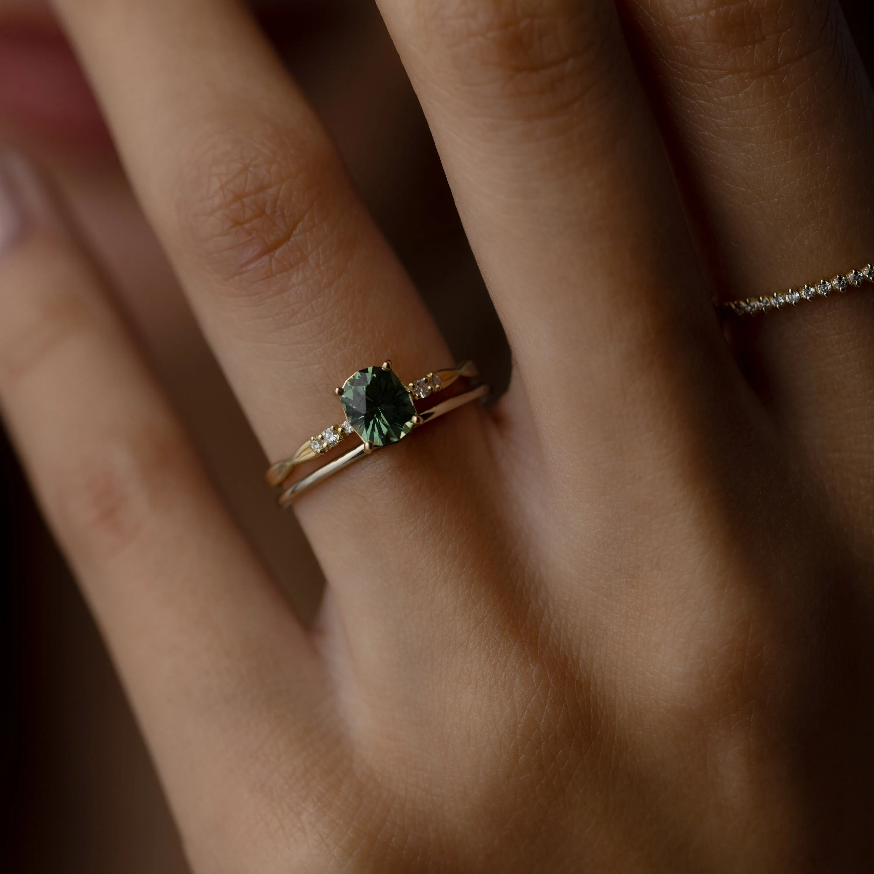 Trestle Ring, 0.91ct. Yellowish Green Thai Sapphire