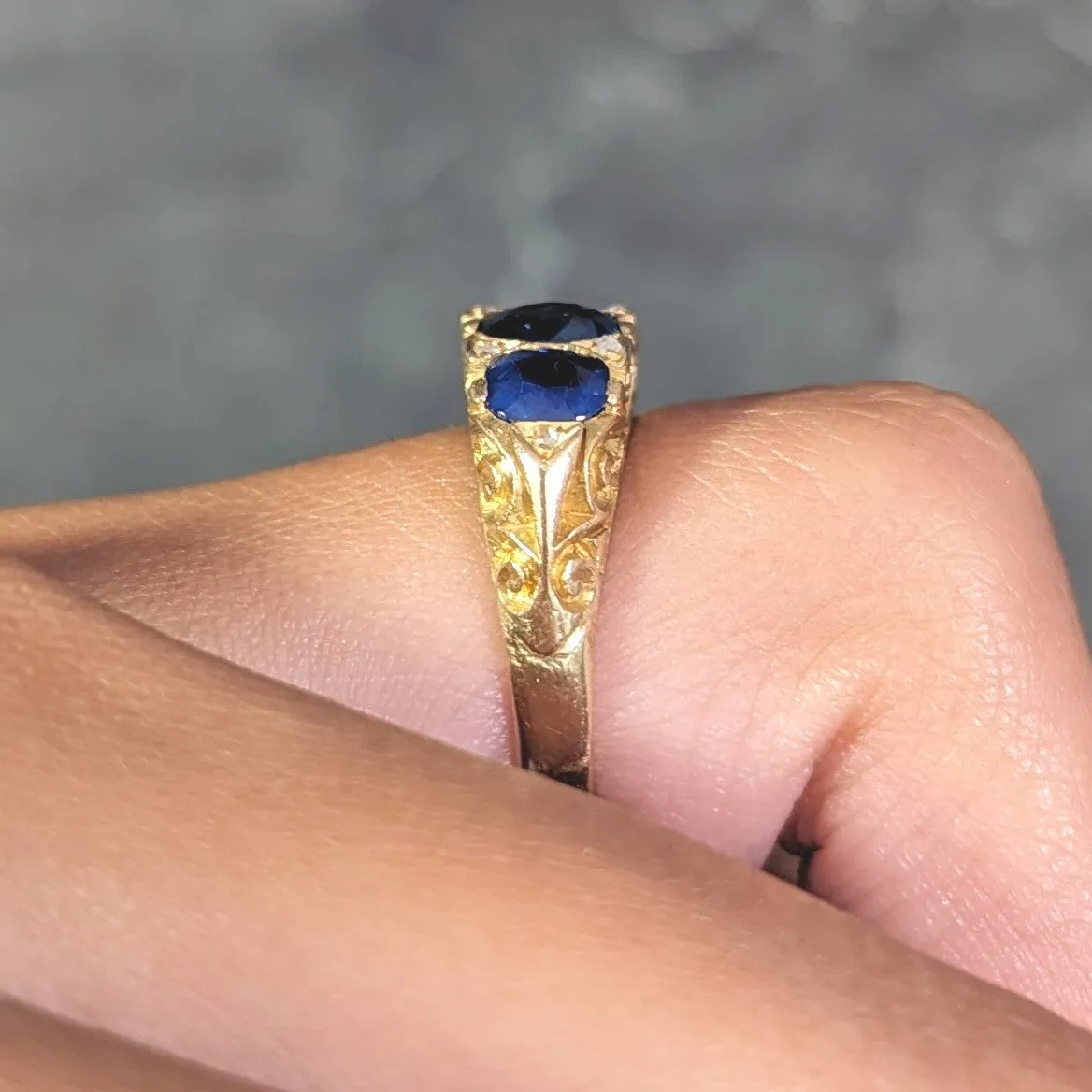 Victorian 4.10 CTW No Heat Sapphire Diamond 18 Karat Yellow Gold Antique Five Stone Band Ring GIA
