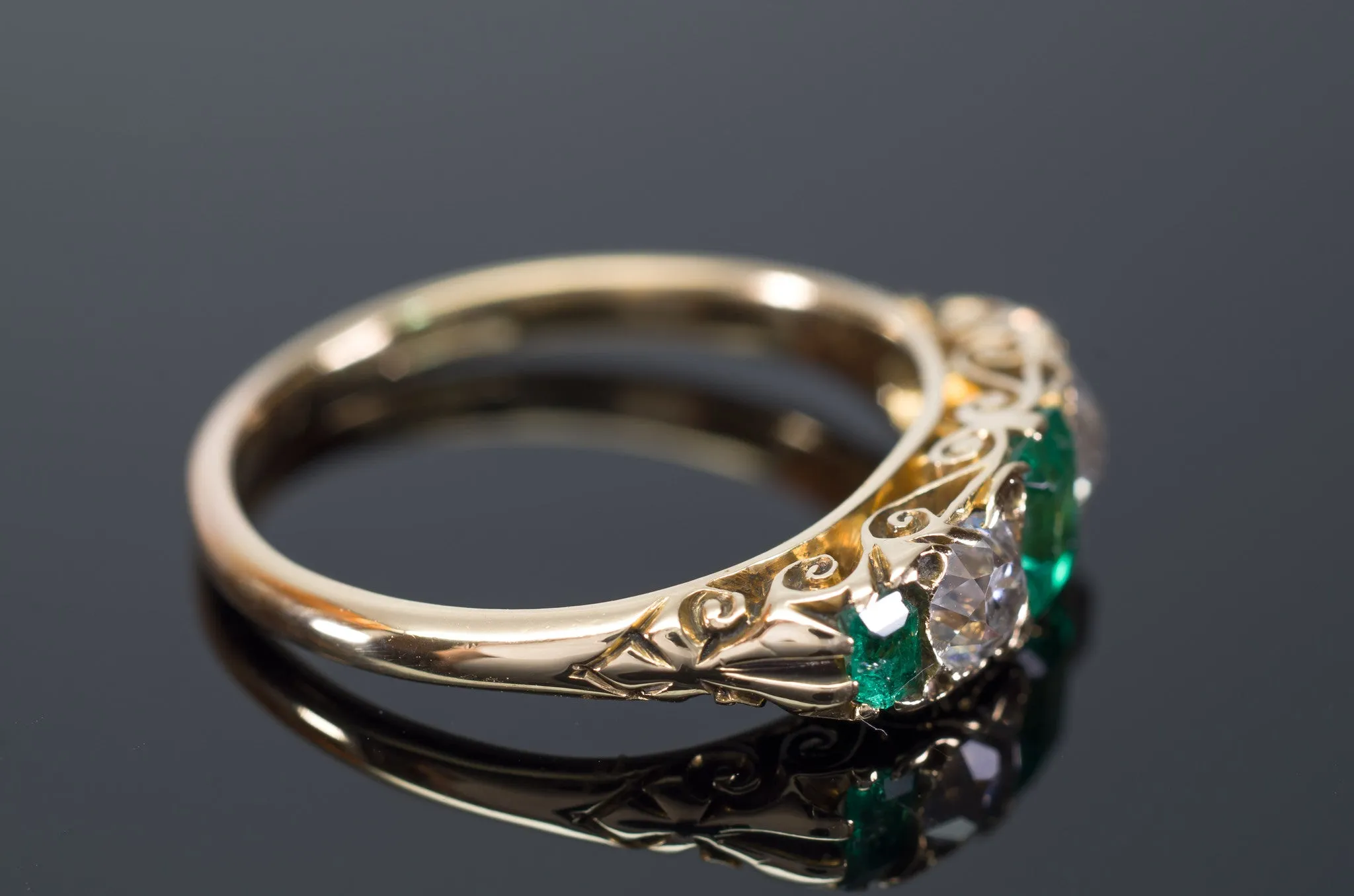 VICTORIAN EMERALD AND OLD MINE CUT DIAMOND BAND IN 18K GOLD