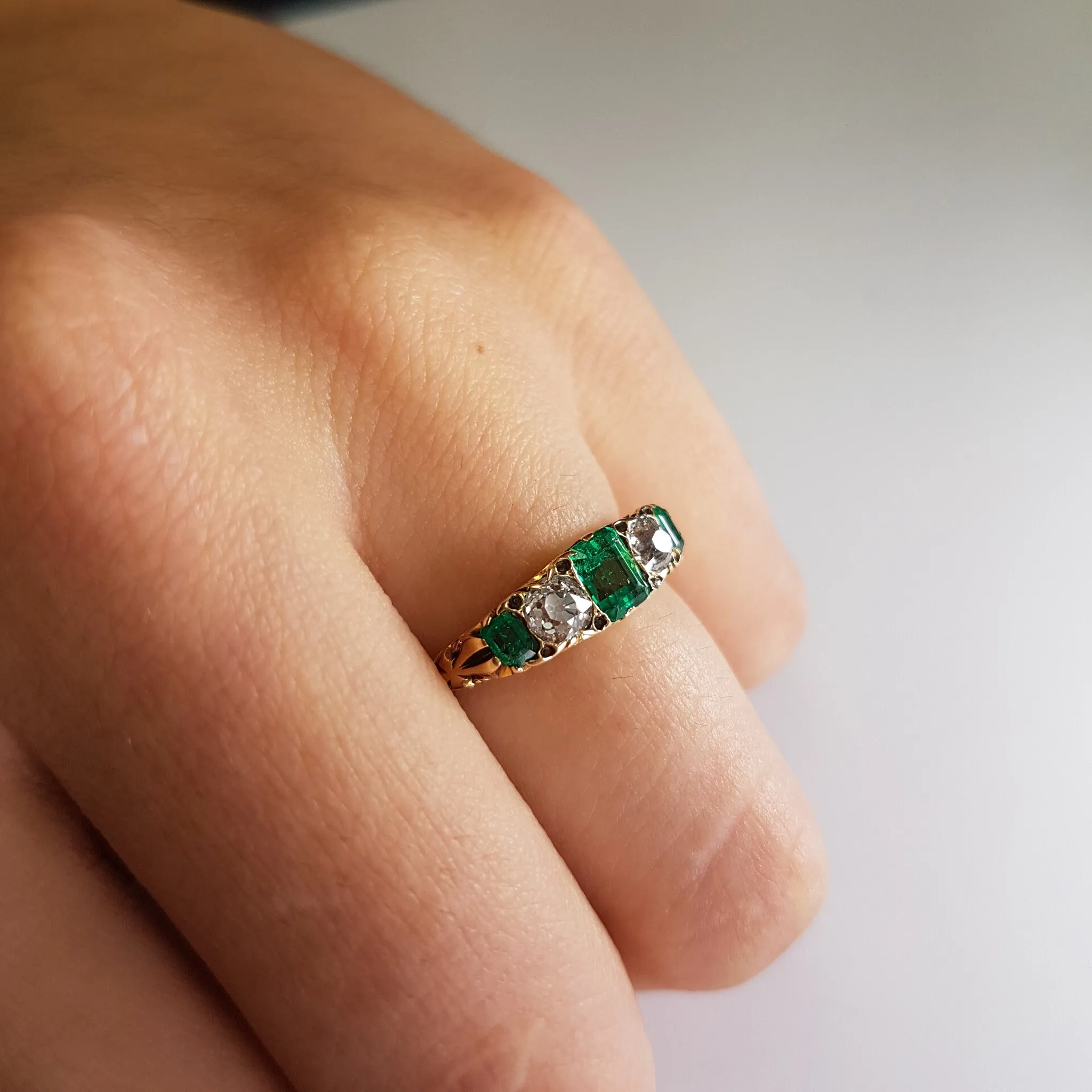 VICTORIAN EMERALD AND OLD MINE CUT DIAMOND BAND IN 18K GOLD