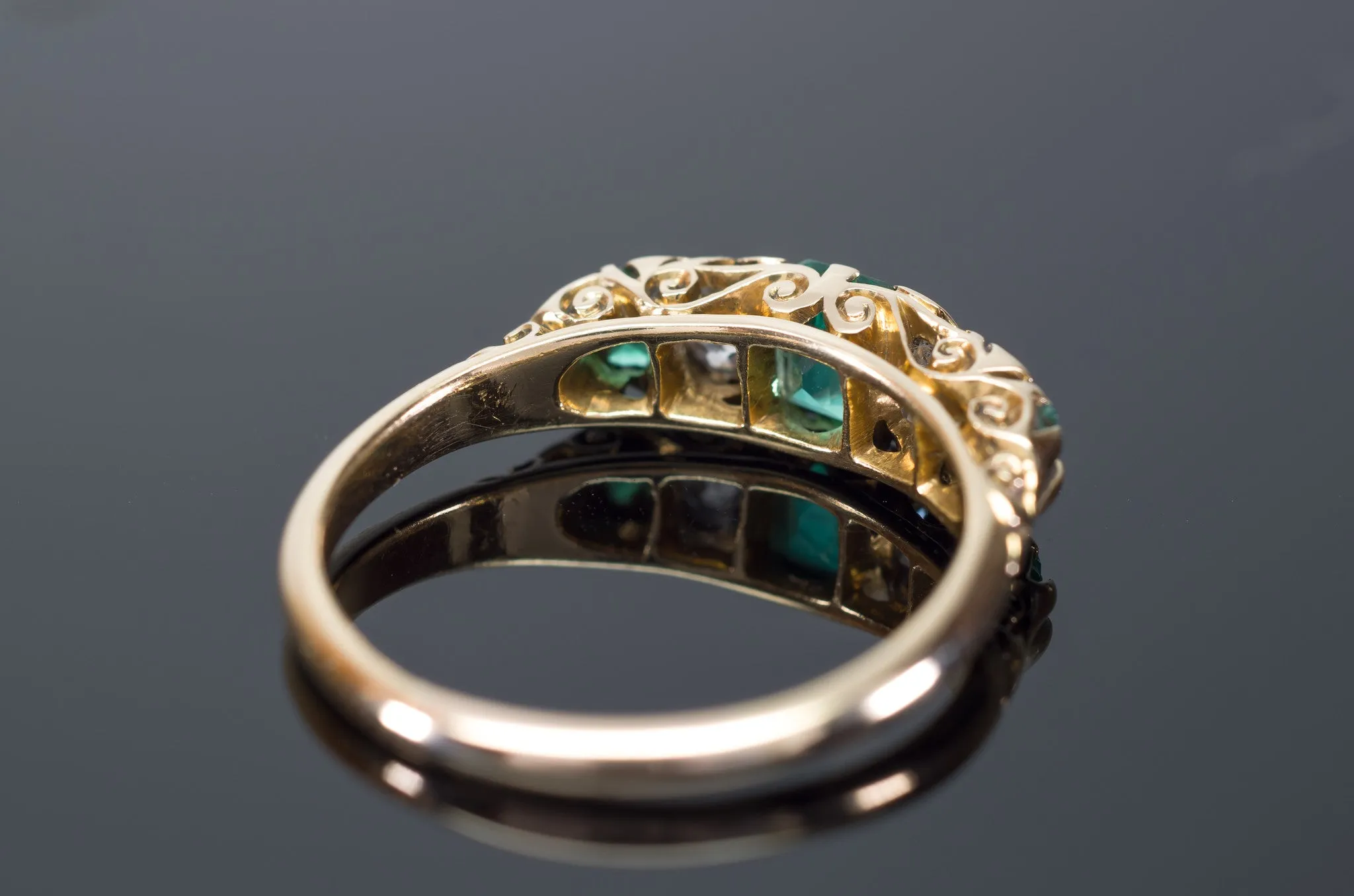 VICTORIAN EMERALD AND OLD MINE CUT DIAMOND BAND IN 18K GOLD