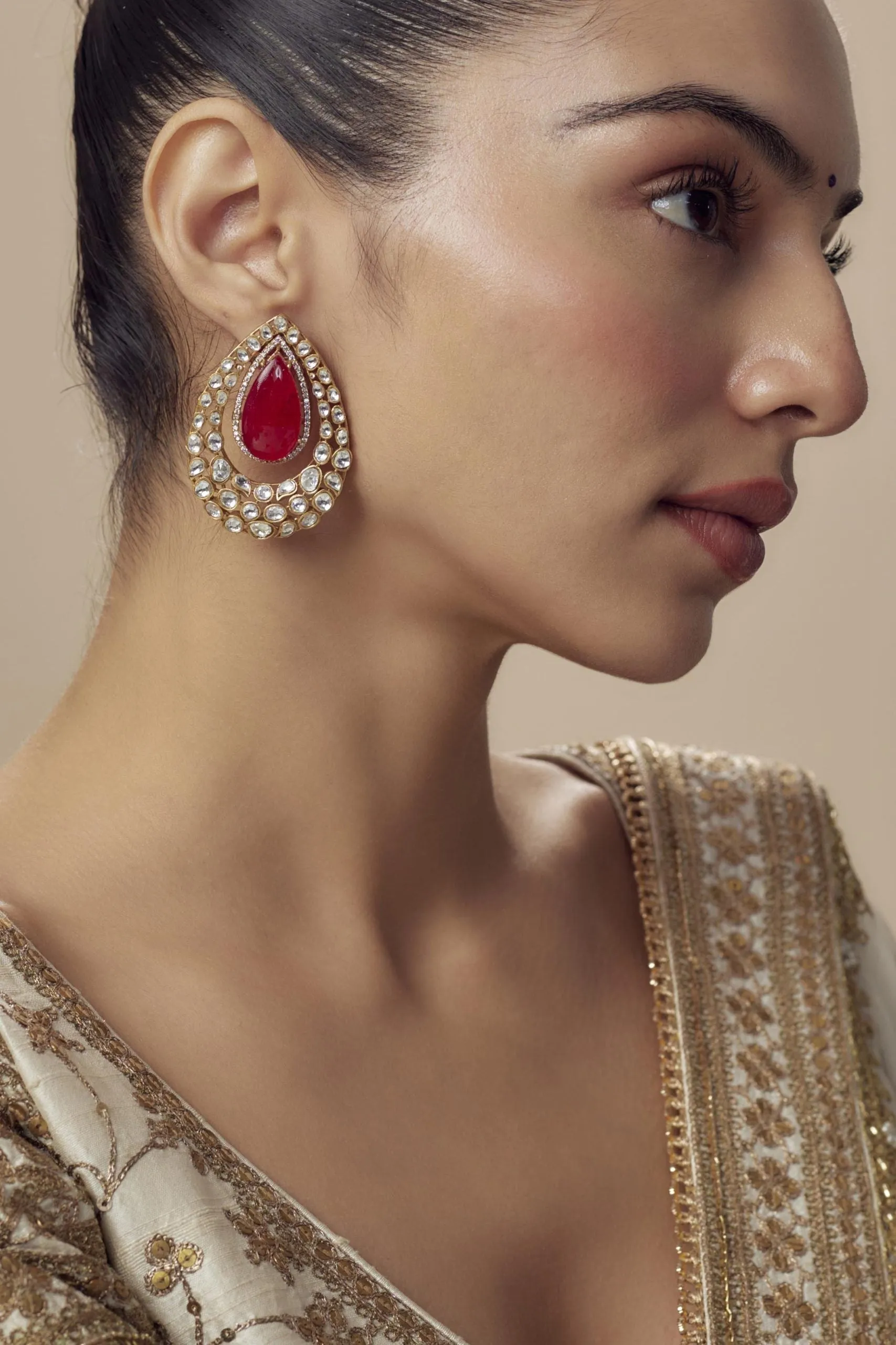 vivinia BY VIDHI MEHRA Antara Gold Plated Red Womens Kundan, Polki Pair of Stud Earrings (Freesize)